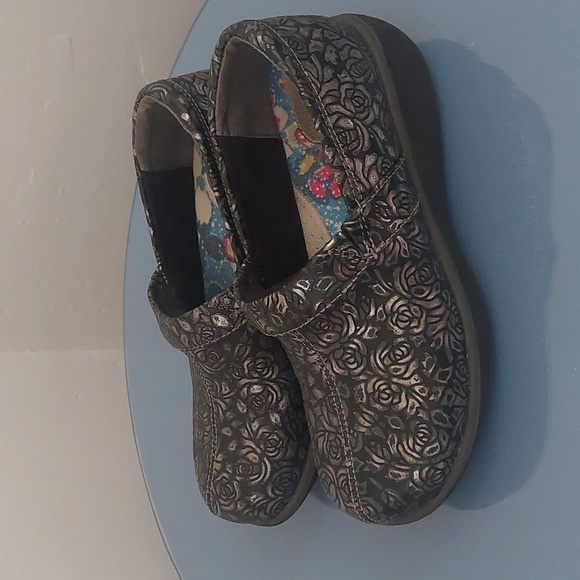 Softwalk Black Floral Slip-On Shoes - Picture 3 of 8